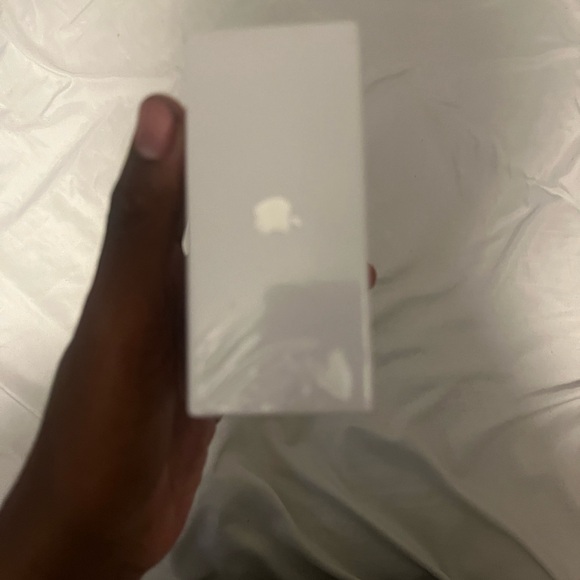 Apple White Earbud Headphones - Picture 2 of 4